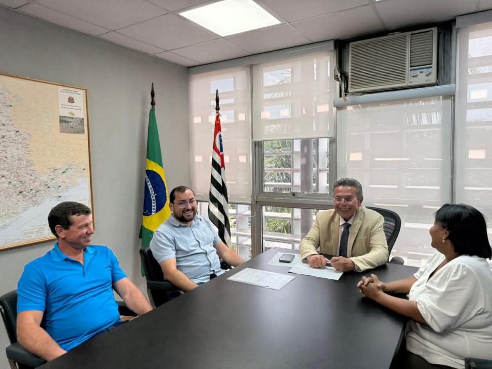 Foto 16 de 20 — Trabiju leva demandas ao deputado Carlão Pignatari na Alesp
