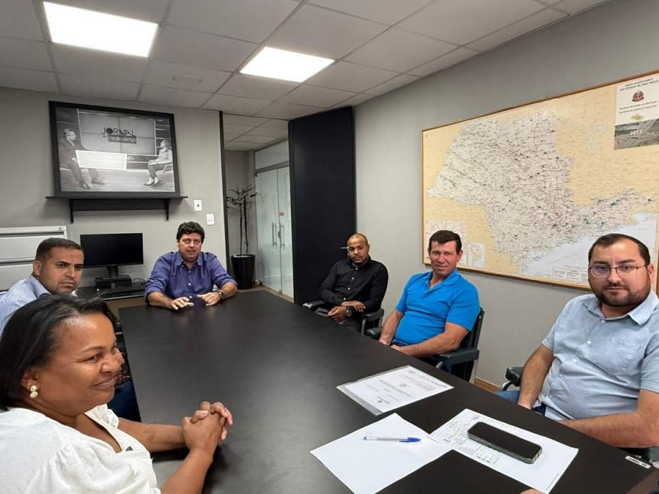 Foto 12 de 20 — Trabiju leva demandas ao deputado Carlão Pignatari na Alesp