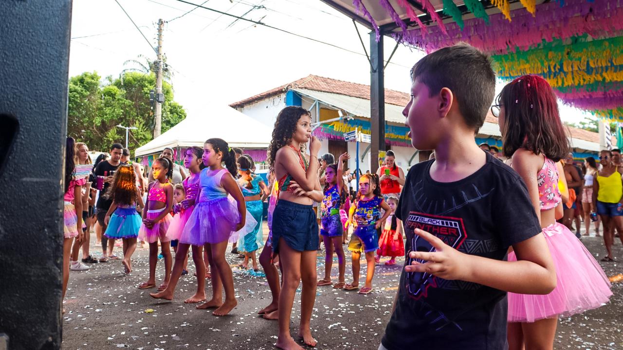 Foto 35 de 60 — Matinê Infantil e Banda Obahia agitam domingo de Carnaval em Trabiju; veja fotos
