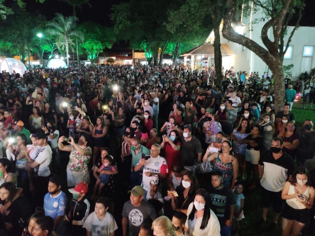 Foto 36 de 49 — ​Primeira noite do Esperança Luz encanta multidão em Boa Esperança