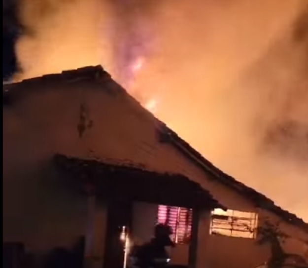 Foto 2 de 4 — Corpo Carbonizado: vítima de incêndio na Vila Xavier é identificada