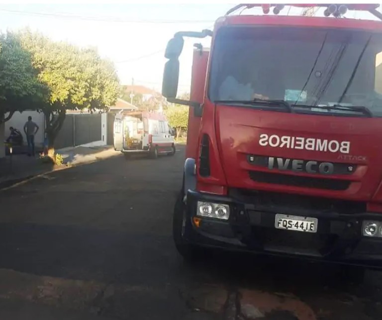 Foto 3 de 3 — Portão de meia tonelada desaba sobre idosa em Matão
