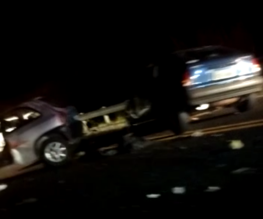 Foto 3 de 5 — Acidente com 3 carros mata motorista na SP-255 em Boa Esperança do Sul