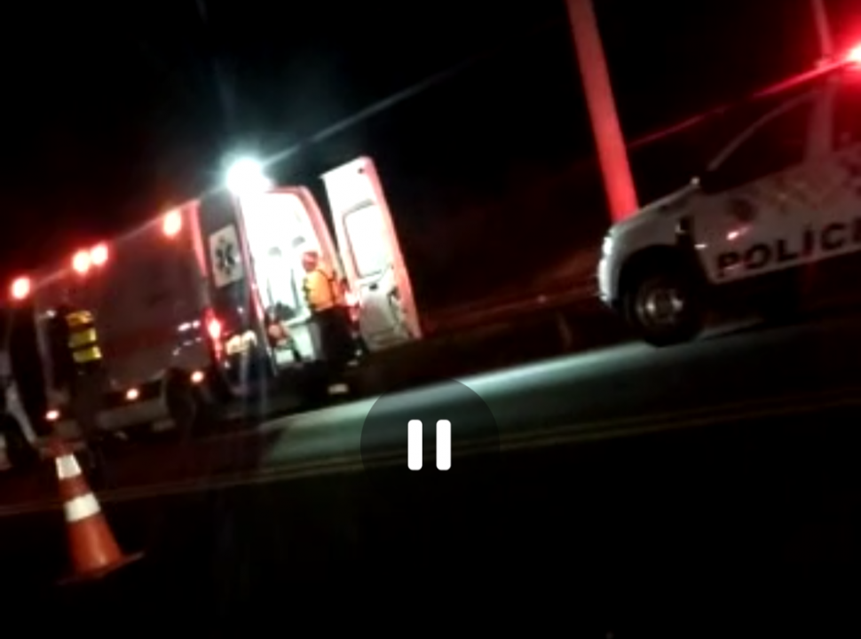 Foto 4 de 5 — Acidente com 3 carros mata motorista na SP-255 em Boa Esperança do Sul