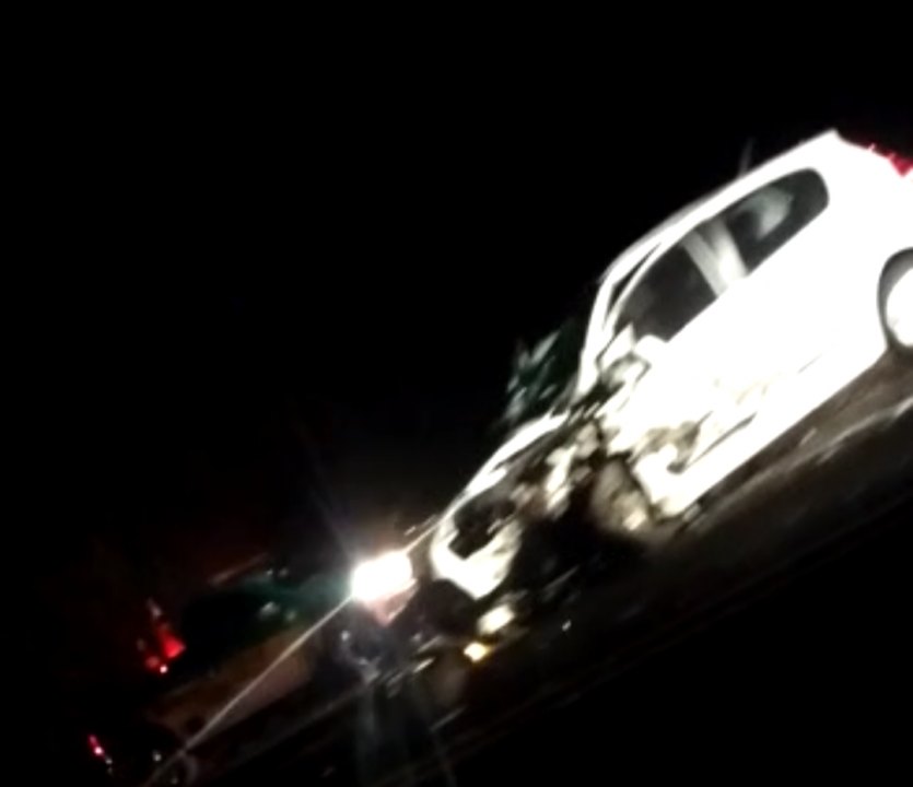 Foto 2 de 5 — Acidente com 3 carros mata motorista na SP-255 em Boa Esperança do Sul