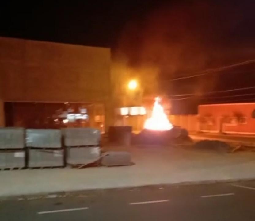 Foto 4 de 7 — VIDEO: Audi TT, avaliado em R$190 mil, pega fogo na Vila Harmonia