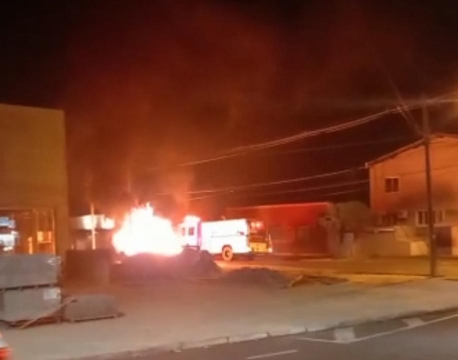 Foto 3 de 7 — VIDEO: Audi TT, avaliado em R$190 mil, pega fogo na Vila Harmonia
