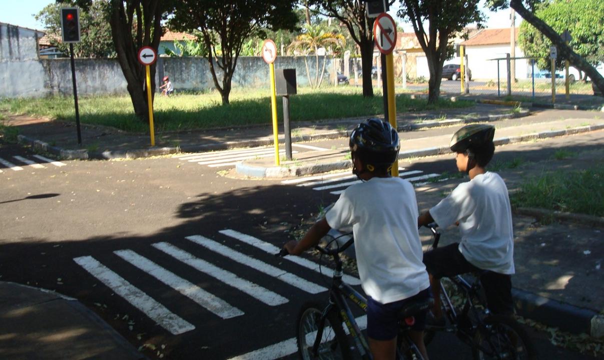 Foto 3 de 6 — Polícia Militar de Araraquara reativa base de educação de trânsito para crianças