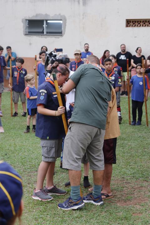 Foto 5 de 6 — Escoteira de 12 anos salva o avô e recebe medalha de heroísmo em Araraquara