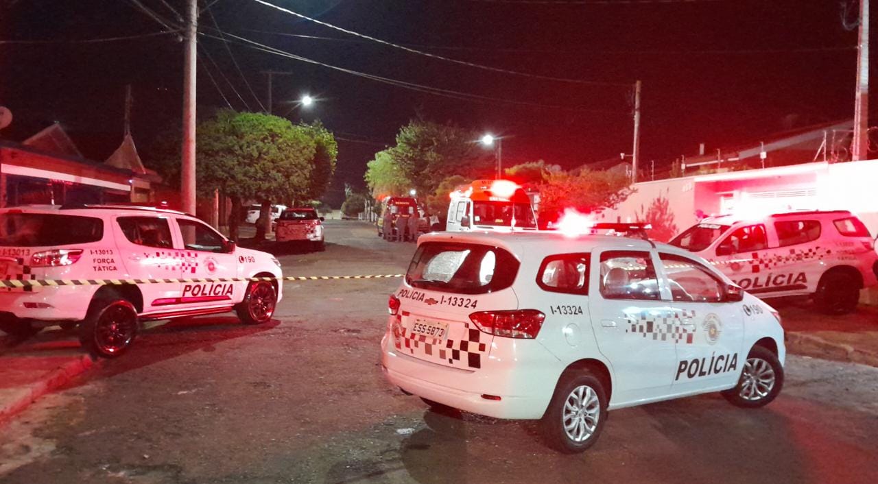 Foto 4 de 8 — Homem faz a mãe de 80 anos refém por mais de 6 horas em Araraquara