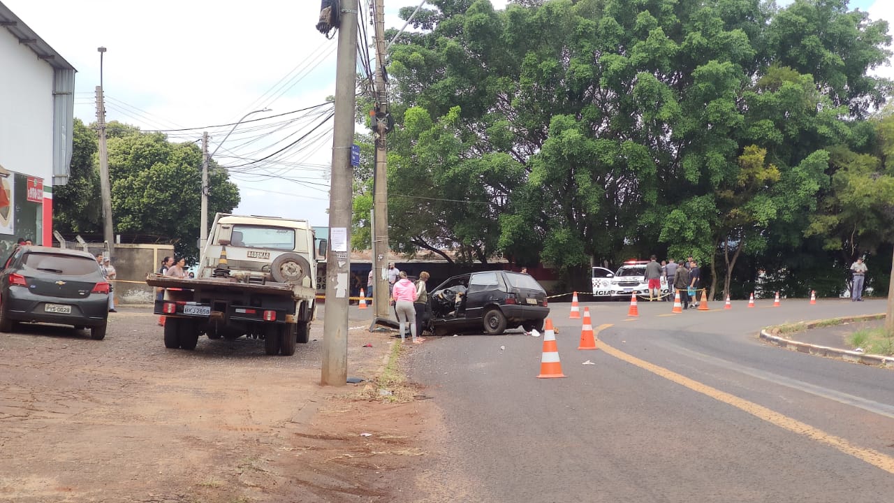 Foto 8 de 9 — Motorista morre ao bater carro em poste em Araraquara