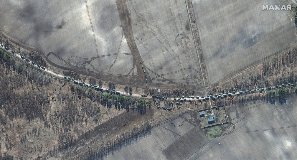 Foto 2 de 3 — Veja o tamanho do comboio militar que se aproxima da capital da Ucrânia