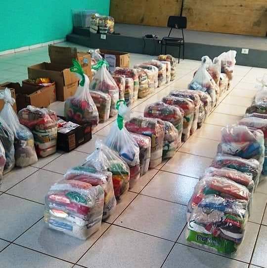 Foto 2 de 2 — Drive solidário busca arrecadar alimentos e itens de higiene para idosos e pessoas em situação de rua