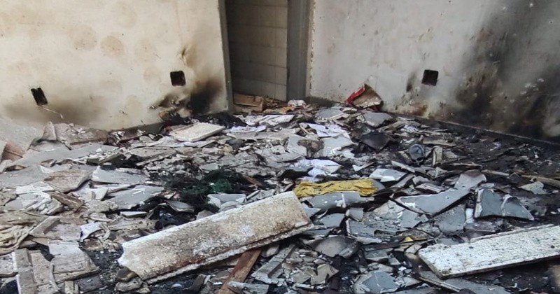Foto 3 de 5 — Posto de combustíveis desativado tem lixo, entulho e mato alto na Vila Xavier