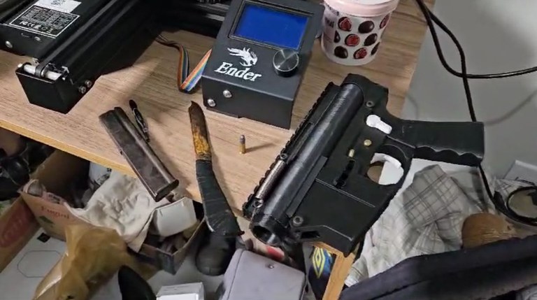 Foto 2 de 2 — Morador de Araraquara é preso por fabricar armas de fogo em casa