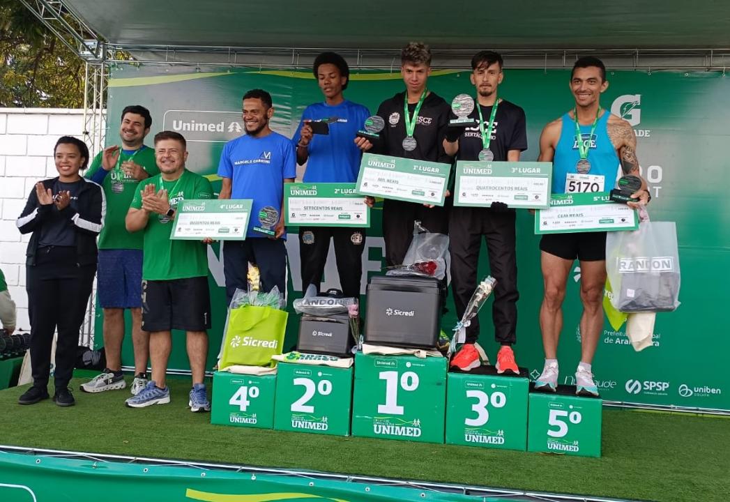 Foto 4 de 11 — Quase 1.500 corredores participam do Circuito de Corrida de Rua Unimed