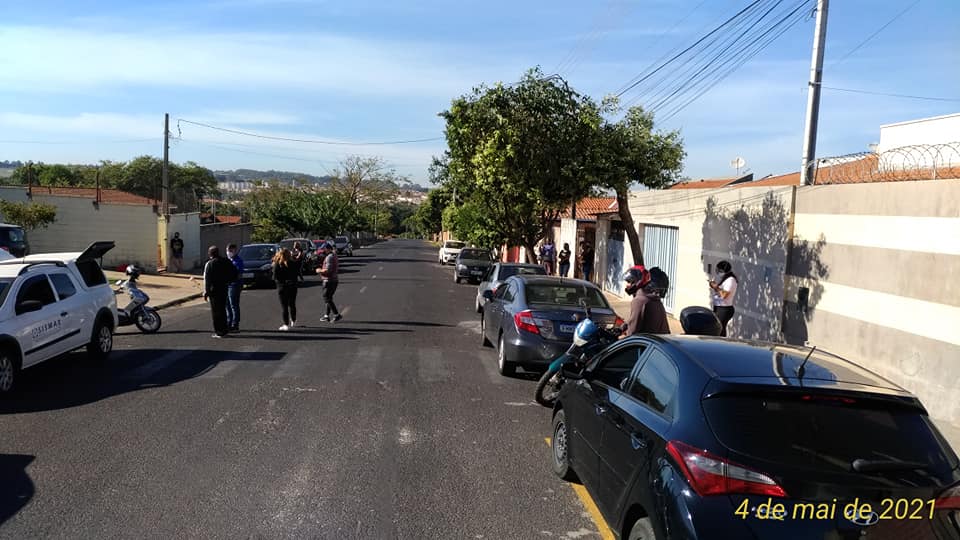 Foto 12 de 14 — Amigos homenageiam servidora vítima da Covid-19 em Araraquara