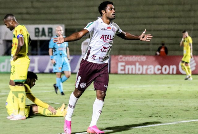 Foto 1 de 1 — Bruno Mezenga retorna à Ferrroviária para o Paulistão 2022