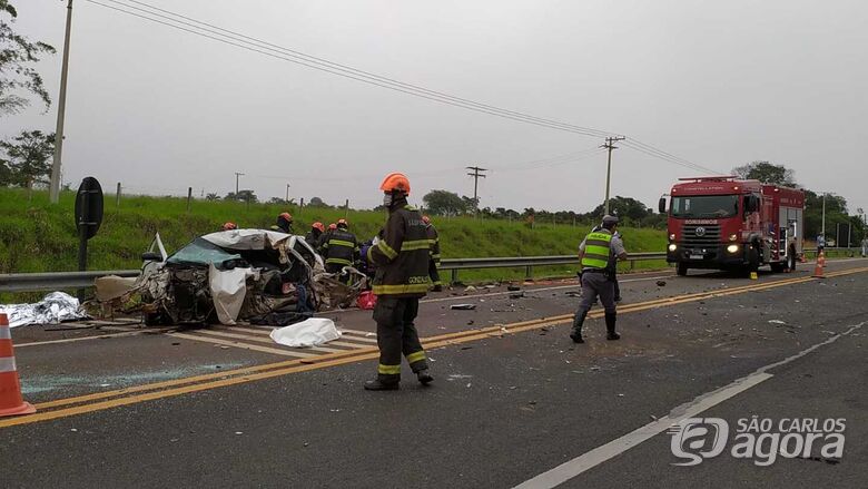 Foto 5 de 13 — Colisão frontal na SP-318 deixa 4 mortos na região