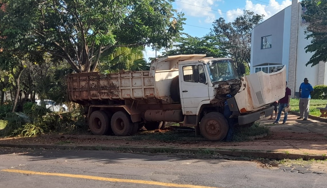 VÍDEO flagra caminhão desgovernado que matou motorista em Araraquara