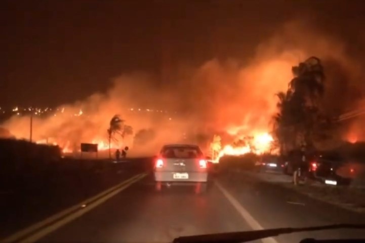 Rincão arde em chamas em noite de desespero para os moradores