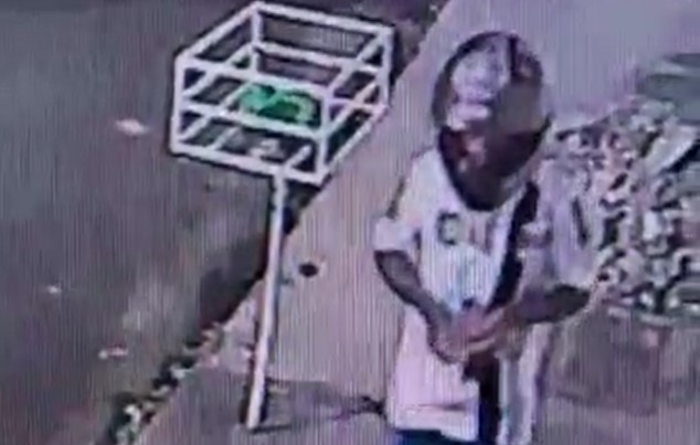 Homem leva segundos para furtar moto em Araraquara