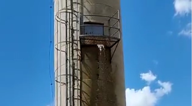 Reservatório tem vazamento em escola de Araraquara